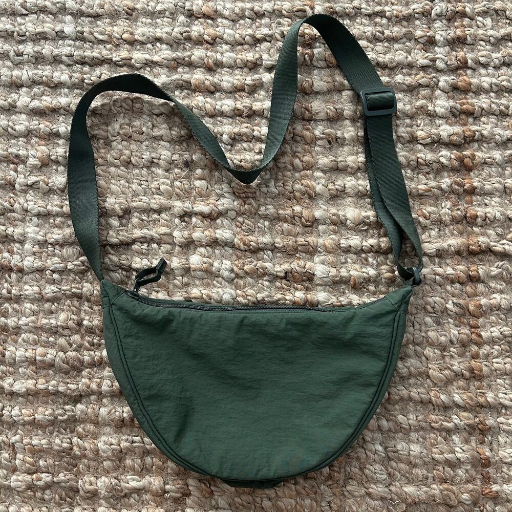 UNIQLO Round Mini Shoulder Bag 4L Dark Green Nylon Crossbody Crescent Viral EUC